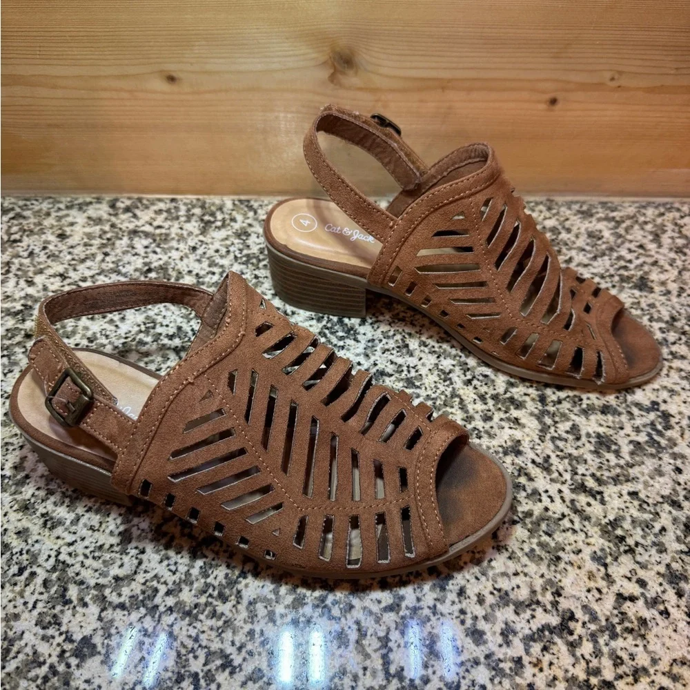 Cat & Jack Girls Cognac Brown Laser Cut Slingback Block Heel Sandals Size 4‎